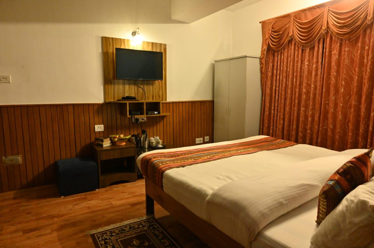 Most Safe & Rated Hotel pelling